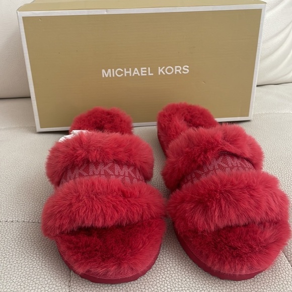 Brand new Michael Kors long faur fur slipper size US 7M - Picture 1 of 7
